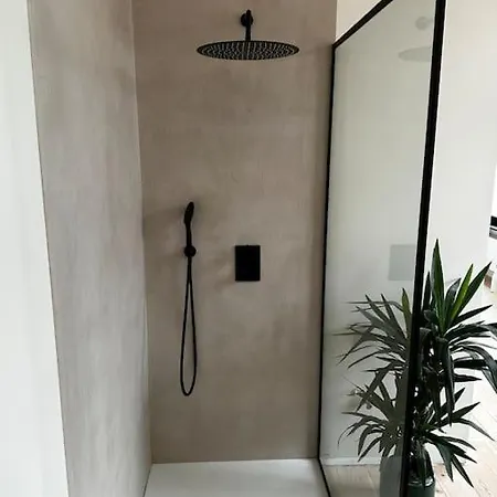 Gezellig Gerenoveerd Herenhuis In Het Centrum Holiday home *